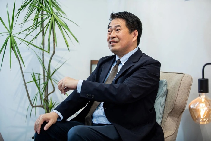 圖說:中信科大鄰近南科成立「飛行學校」，校長鄭欽哲將無人機視為 AI 的延伸，全力將校園打造為大南方最具規模的「無人機航空母艦」。
