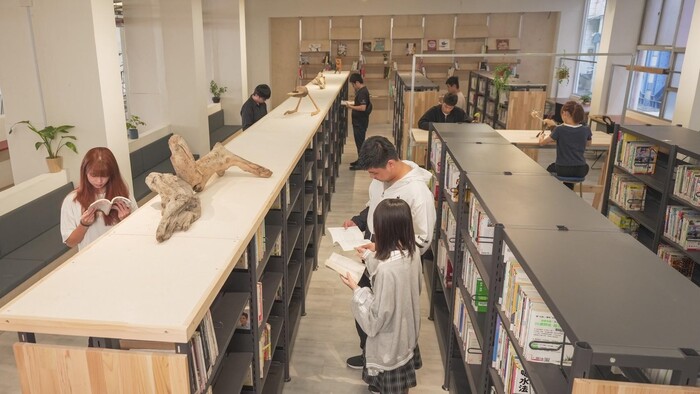 圖說：新圖書館內舒適宜人的閱讀空間 (圖/中信科技大學提供)