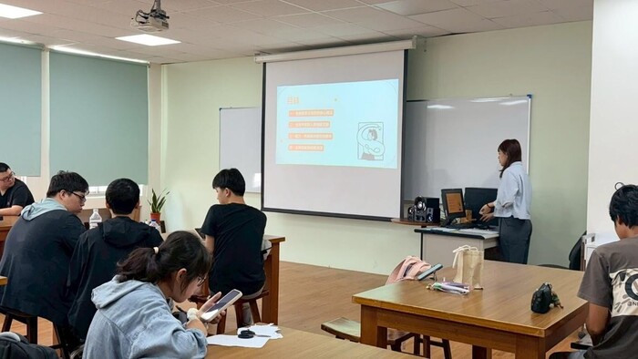 圖說：入班宣導深化性平意識。(圖/中信科技大學提供)