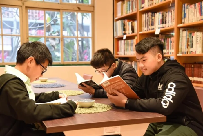 融合中信國際學校系統的成功經驗與教學資源，興國高中提供重視升學、品格與運動的優質教育環境。