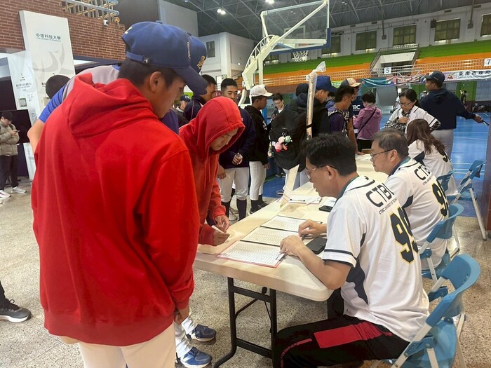 圖說:來自全臺各地的優秀運動選手齊聚校園參加運動績優入學考試。(圖/中信科技大學提供)