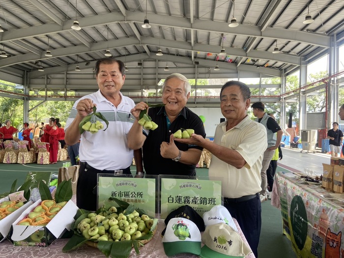 圖說：新巿有綠金毛豆和綠寶石白蓮霧。