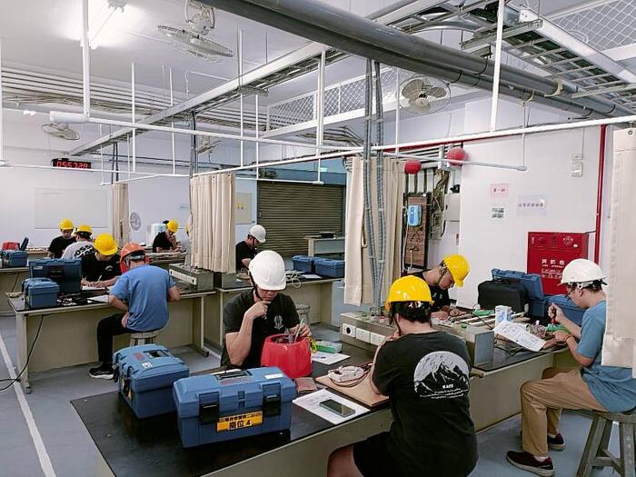 照明及電熱類家電裝配及故障診斷訓練。