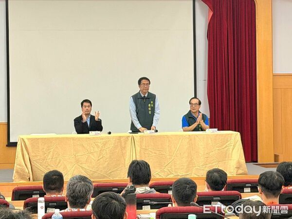 台南市消防局在中信科技大學舉辦「2026年替代役備役役男防災救護組暨防災士召集訓練」，市長黃偉哲親臨主持開訓典禮。（記者林東良翻攝）