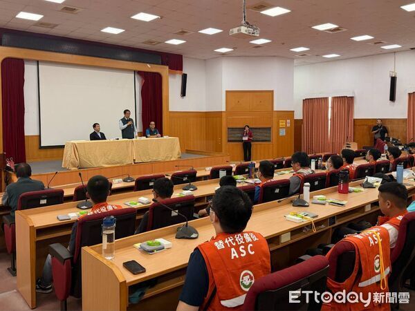 台南市消防局在中信科技大學舉辦「2026年替代役備役役男防災救護組暨防災士召集訓練」，市長黃偉哲親臨主持開訓典禮。（記者林東良翻攝）