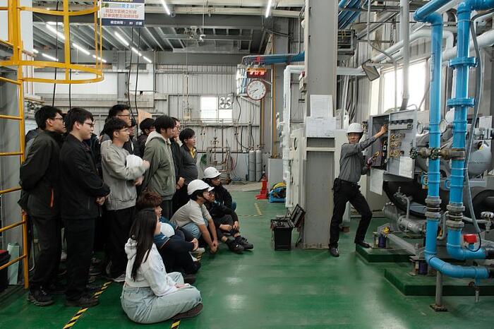 圖說:中信科大聚焦半導體與大健康產業，結合理論與實作課程學習環境。