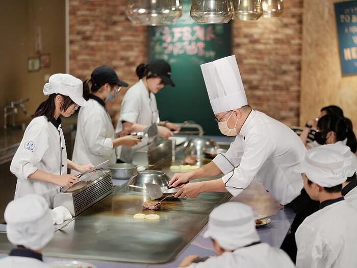 圖說:中信科大聚焦半導體與大健康產業，結合理論與實作課程學習環境。