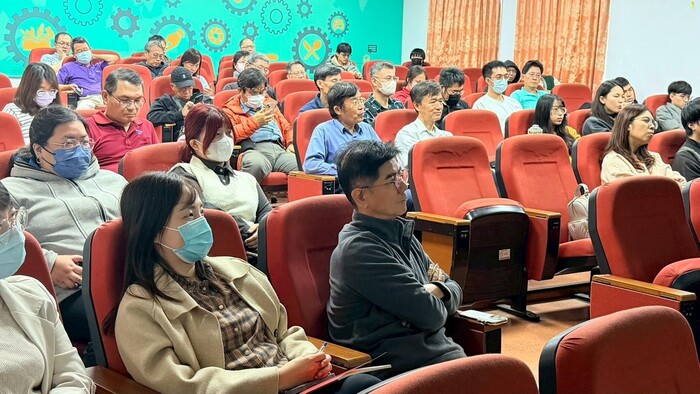 圖說：現場師生聚精會神地投入講師精彩的講解，展現滿滿的學習氛圍。 (圖/中信科大提供)