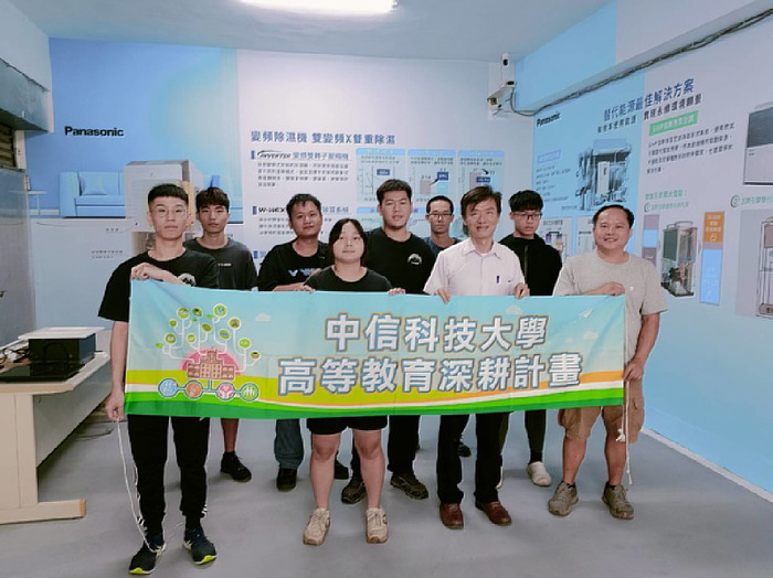 圖說:電器修護丙級技術士證照學生輔導班開訓合影。