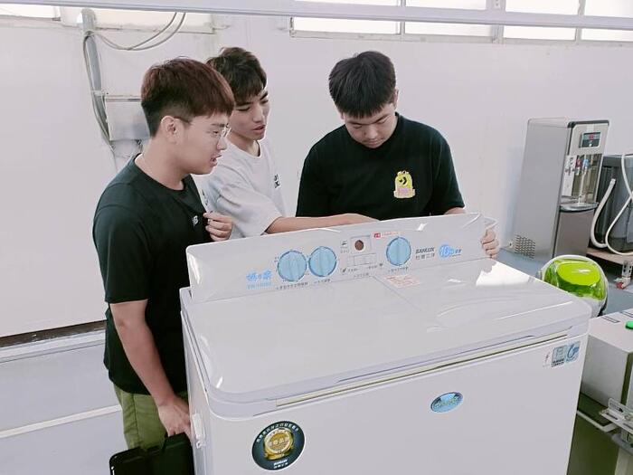 圖說:雙槽洗衣機檢修實作練習。